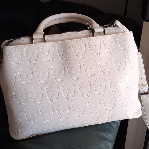 BETSEY JOHNSON Chalk color with Embossed Skulls & Bandana Purse. NWT. - Picture 5 of 15